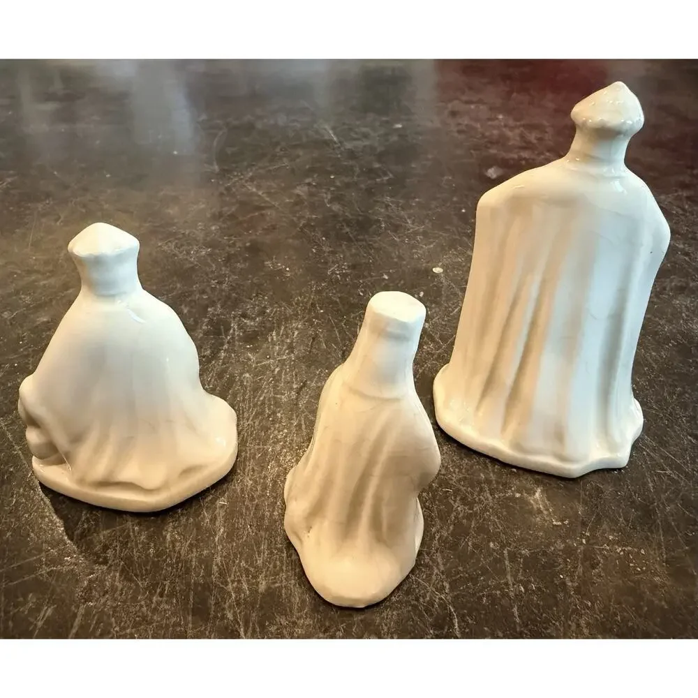 Vintage 14 Piece Ceramic Small Molded Christmas Nativity Set~Glazed White